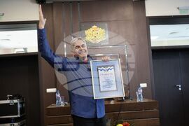 Бургас - Апостол Карамитев - книга „Рицарят на доброто“ - представяне