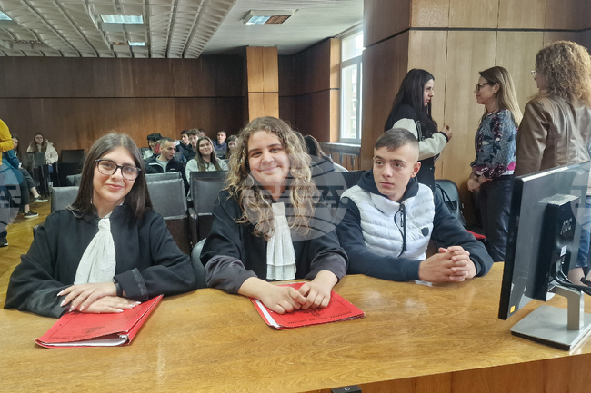  Смолян - Административен съд - ученици - образователна програма