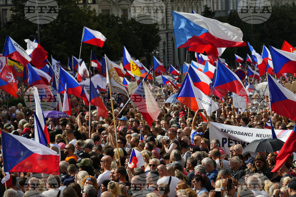 Десетки хиляди се събраха на антиправителствен протест в Прага