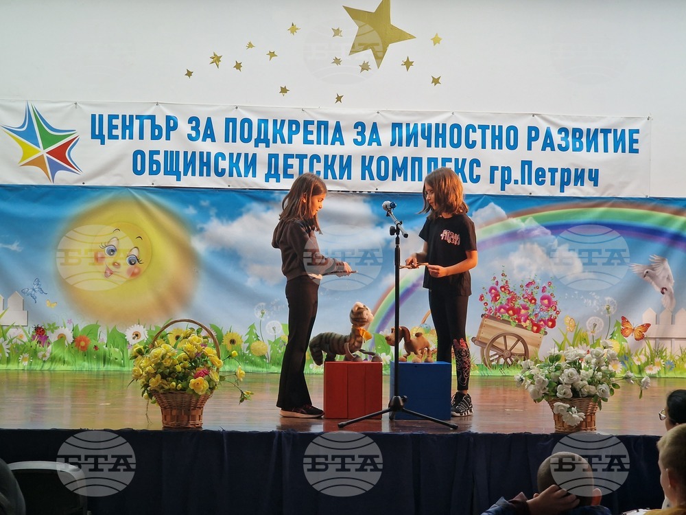 Деца от Петрич изработваха мартеници в благотворителна инициатива