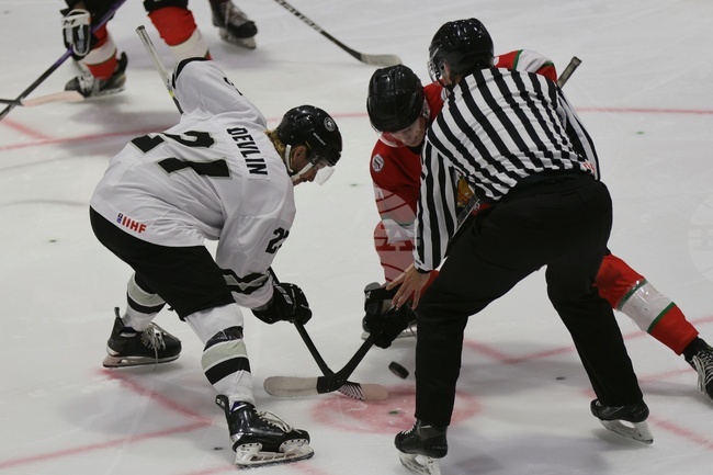 Националният отбор на България за мъже до 20 години допусна втора загуба на световното първенство по хокей на лед в Истанбул