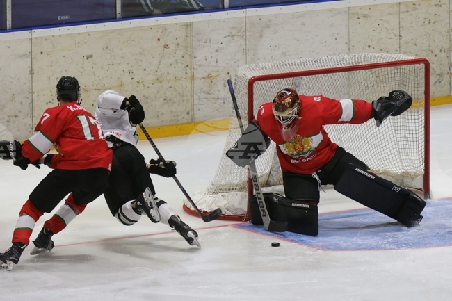 Българският национален отбор по хокей на лед надигра Тайван и избегна изпадане в по-долна дивизия