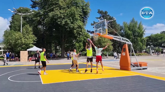 Благотворителен турнир по стрийт баскетбол се състоя в Кюстендил