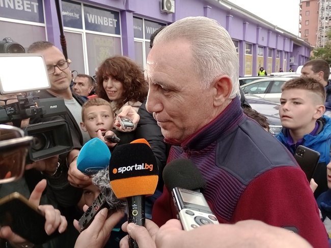 Христо Стоичков: "Чувствата са много силни, защото се връщам в онези далечни години, когато играех в България"