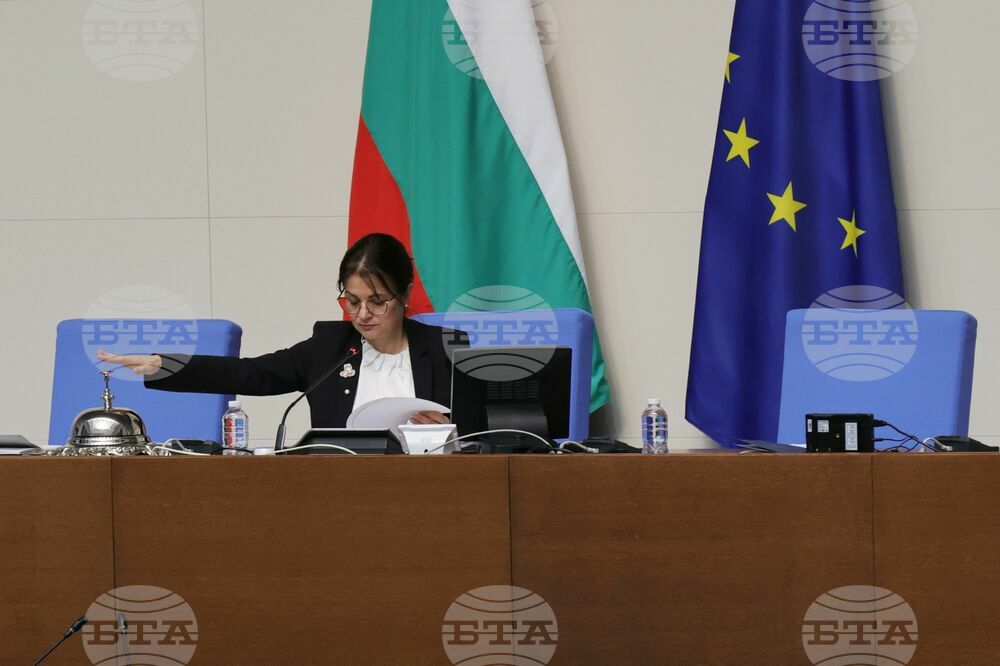 Parliament to Hold Extraordinary Sitting on April 30