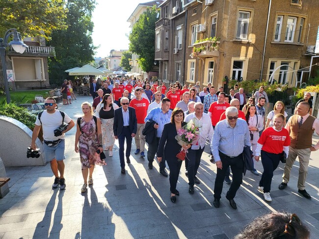 Корнелия Нинова: трябва да има таван на цената на газа за домакинствата и фирмите