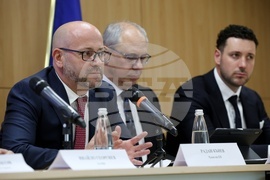 Дискусия на тема „Високотехнологична и кръгова икономика - път към нисковъглеродна индустрия индустрия и растеж“