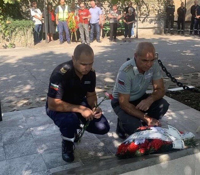 Почит към загиналите преди 23 години шестима служители на МВР 