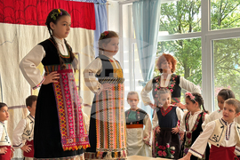 Казанлък - представяне на детски народни носии