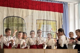 Казанлък - представяне на детски народни носии