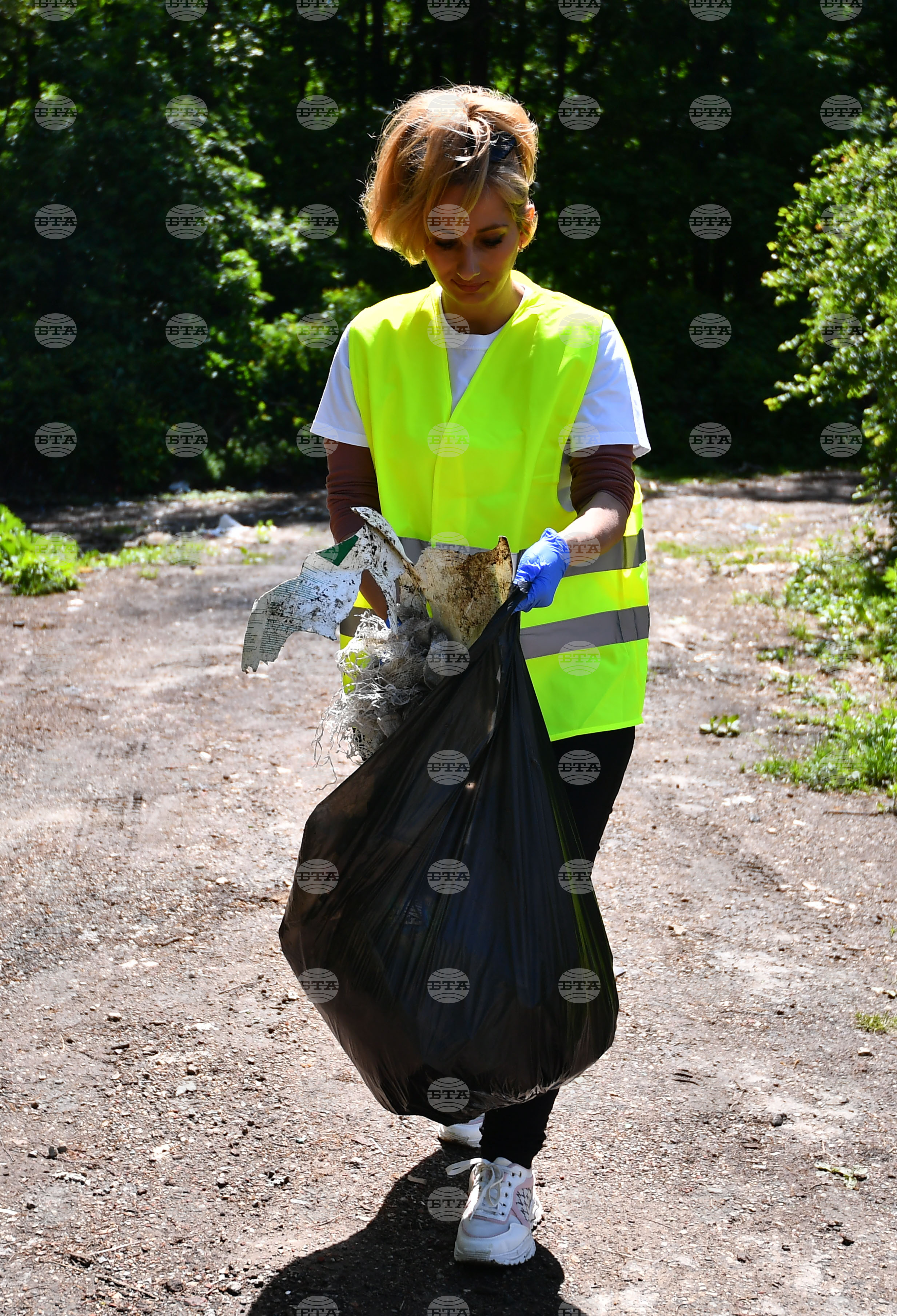 Село Свещари - инициатива "Зелен дъб" - пролетно почистване