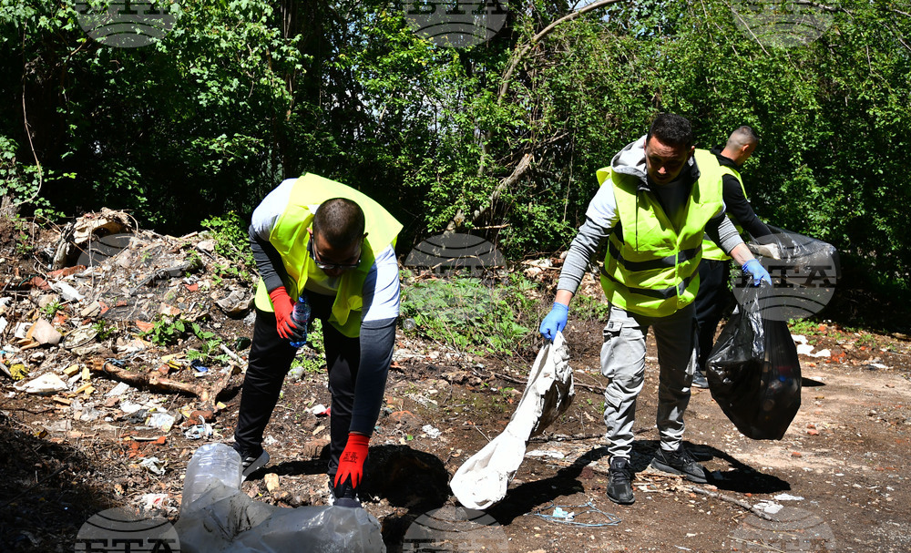 Село Свещари - инициатива "Зелен дъб" - пролетно почистване