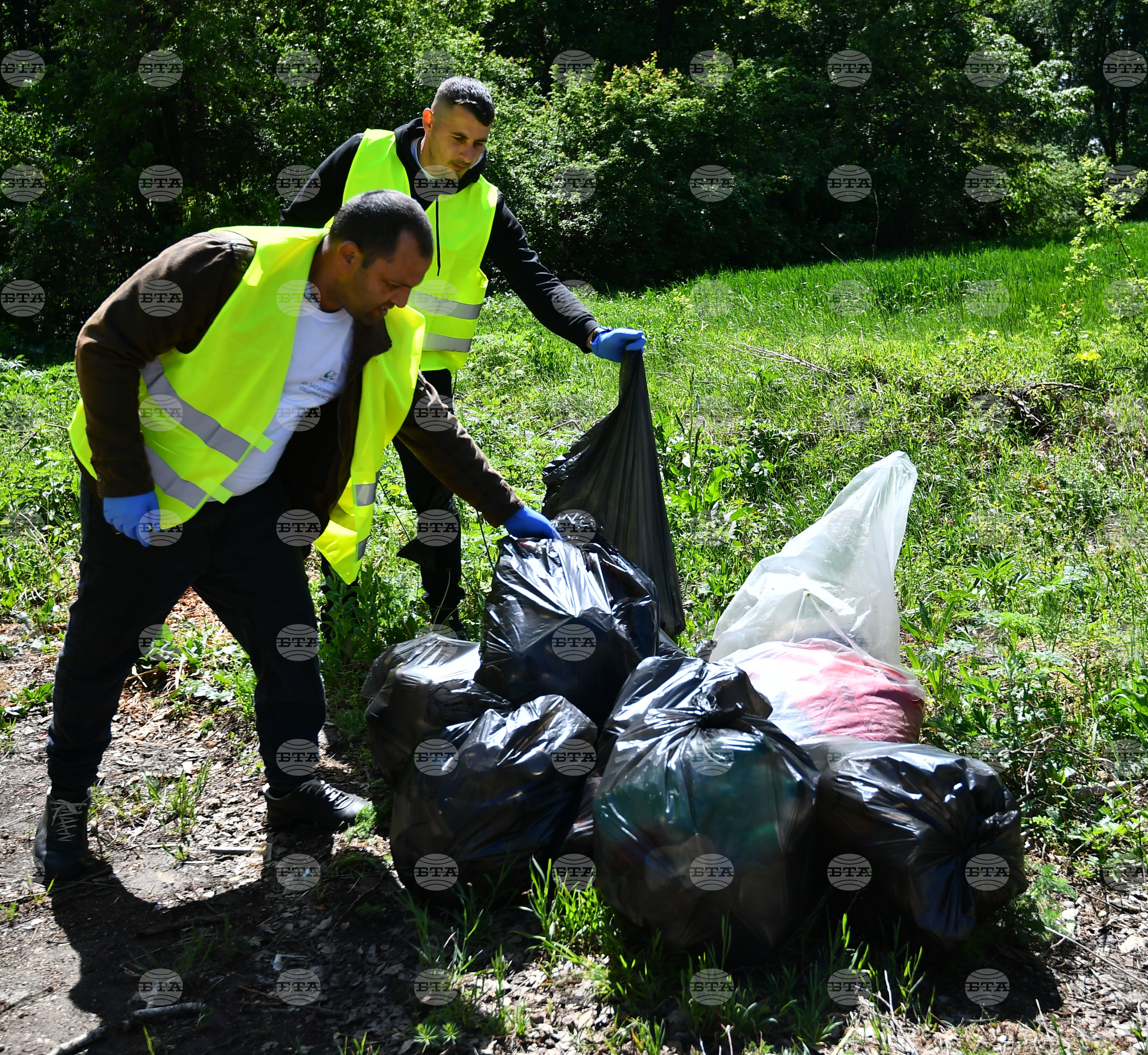 Село Свещари - инициатива "Зелен дъб" - пролетно почистване