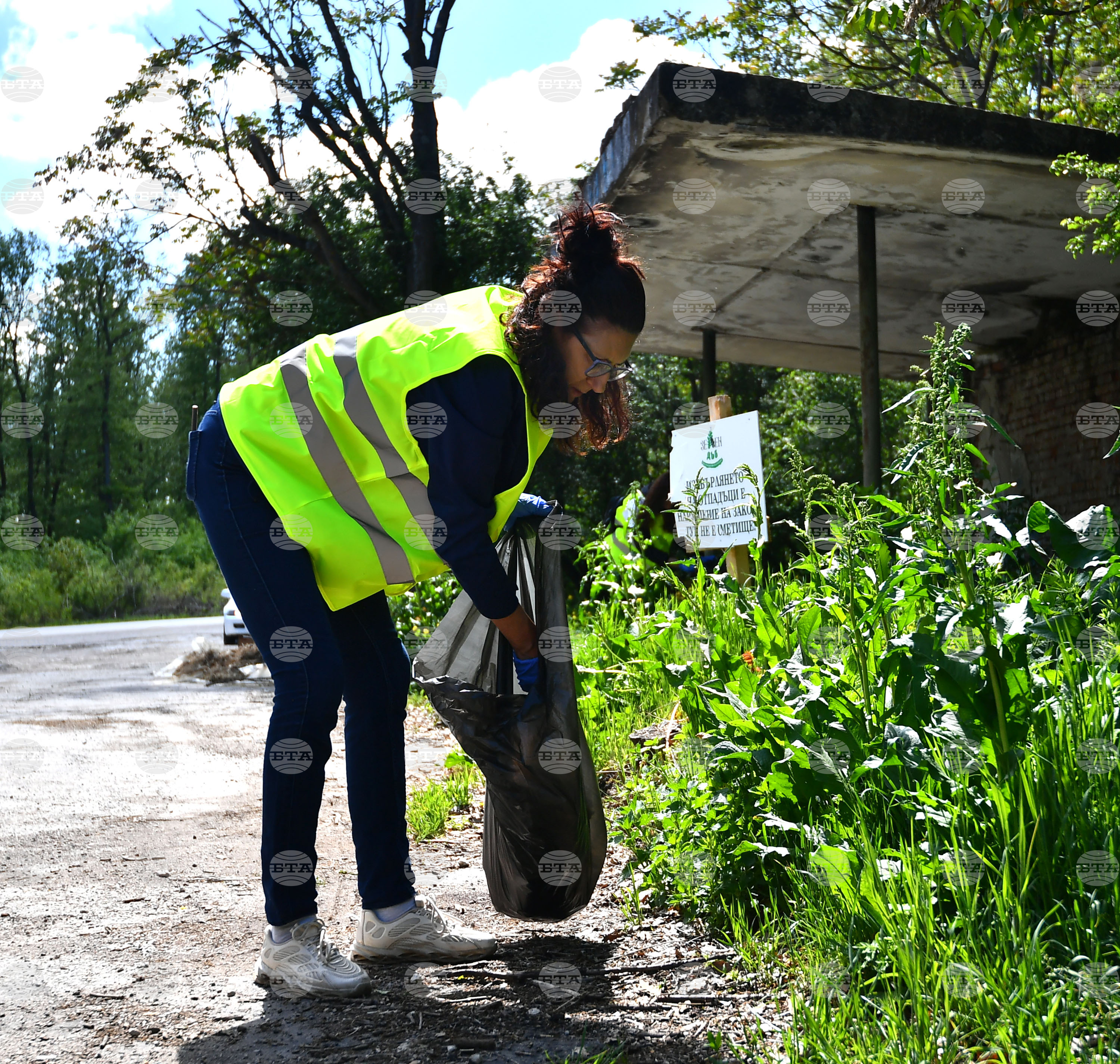 Село Свещари - инициатива "Зелен дъб" - пролетно почистване