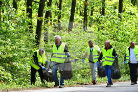 Село Свещари - инициатива "Зелен дъб" - пролетно почистване