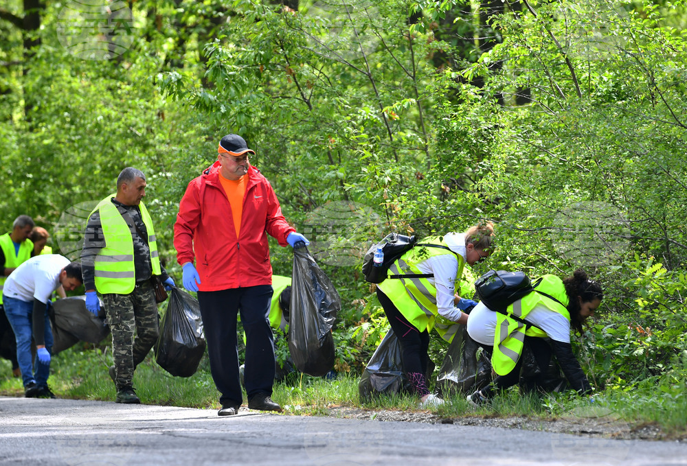 Село Свещари - инициатива "Зелен дъб" - пролетно почистване