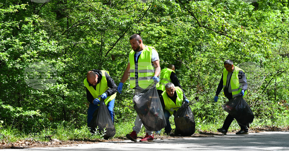 Село Свещари - инициатива "Зелен дъб" - пролетно почистване