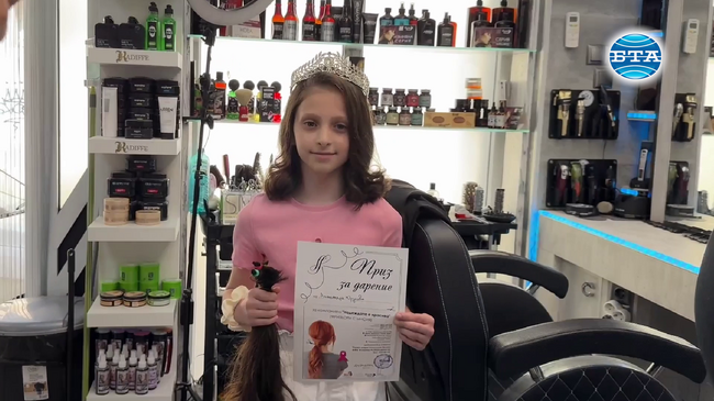 Жени, мъже и деца могат да дарят косите си в салон за красота в Казанлък за направа на перуки за онкоболни