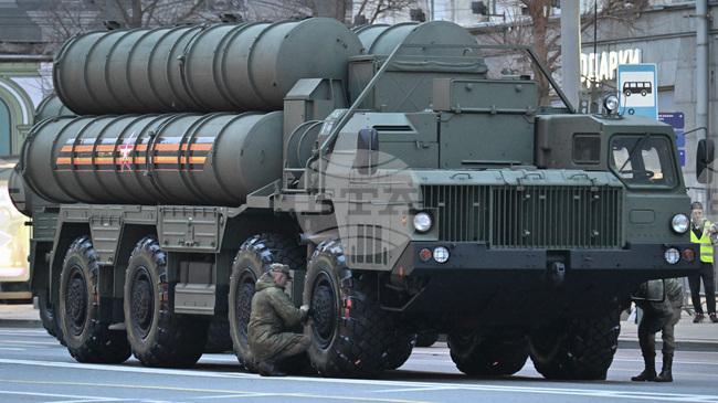 Изказване на американския посланик в Анкара породи спекулации, че Турция може да прехвърли системите С-400 в Индия или да ги продаде на ЕС