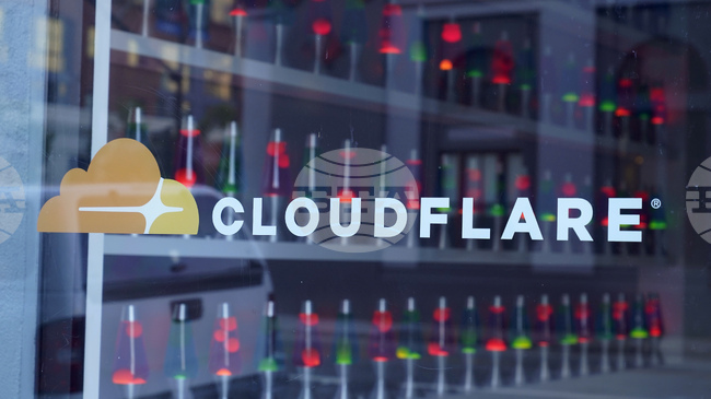 Американската компания за интернет инфраструктура „Клаудфлеър“ е засегната от прекъсване на електрозахранването, довело до срив на редица сайтове