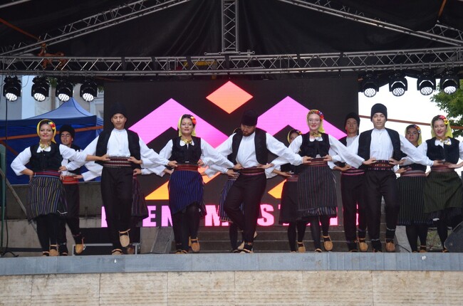 Великолепен финал на МФФ „Синия Дунав“ със специалното участие на Ива и Велислава Костадинови и Майсторите на танца