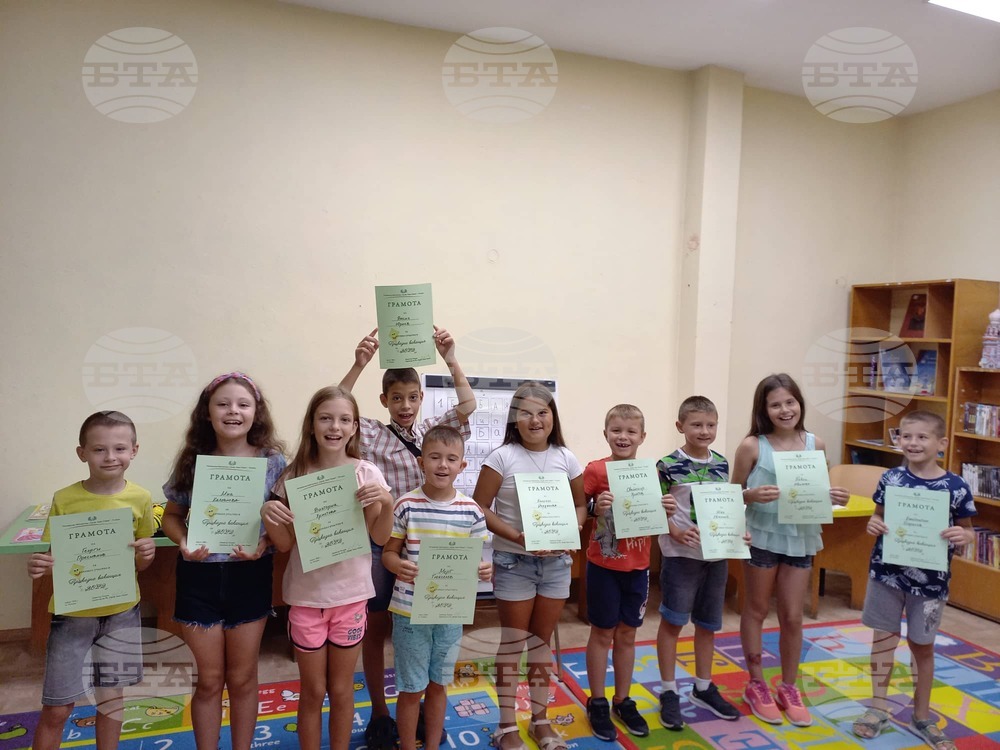 Инициативата на разградската библиотека „Приказна ваканция“ запали интереса на 450 деца към магията на книгите