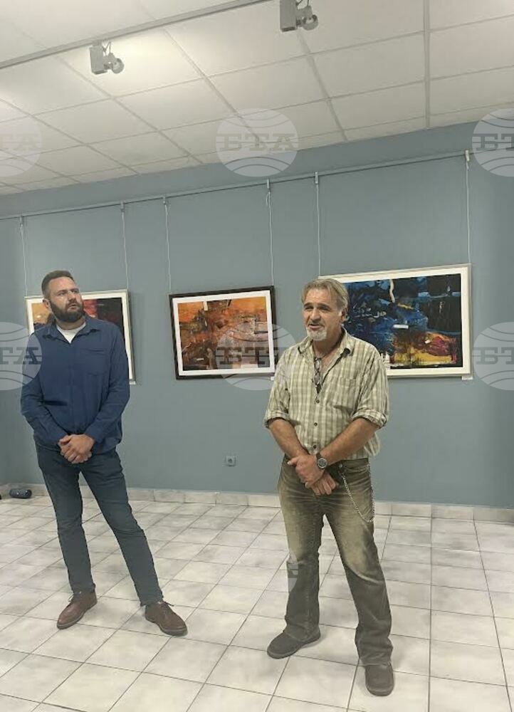 Откриха посмъртна изложба с картини на доц. Злати Златев в Стара Загора