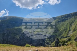 Връх Ботев - планина - туризъм