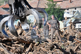 Село Слатина - разчистване след наводнението