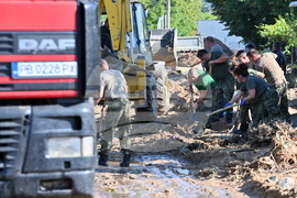 Село Слатина - разчистване след наводнението