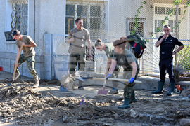 Село Слатина - разчистване след наводнението