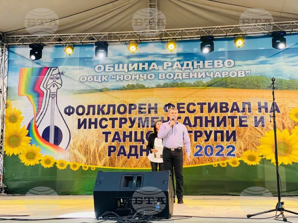 900 пяха и танцуваха на фолклорния фестивал в Раднево