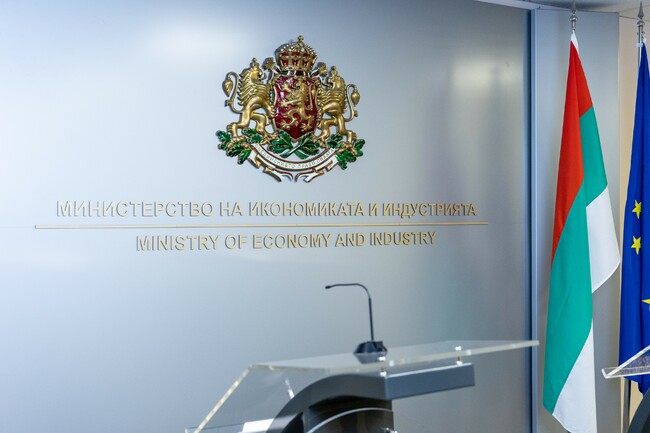 Започва проверка за конфликт на интереси на началника на кабинета на Корнелия Нинова, съобщиха от икономическото министерство