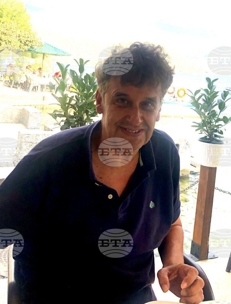 Алек Попов представя колегата си Александър Прокопиев от Северна Македония