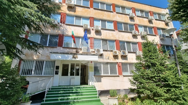 Окръжната прокуратура в Кърджали е поискала равна по степен прокуратура да поеме досъдебното производство, по което бе извършено претърсване в Община Кърджали