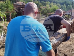 Възраждане - помощ в наводнениете села