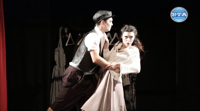 Русенският театър представя премиерно "Емоции от първа необходимост"