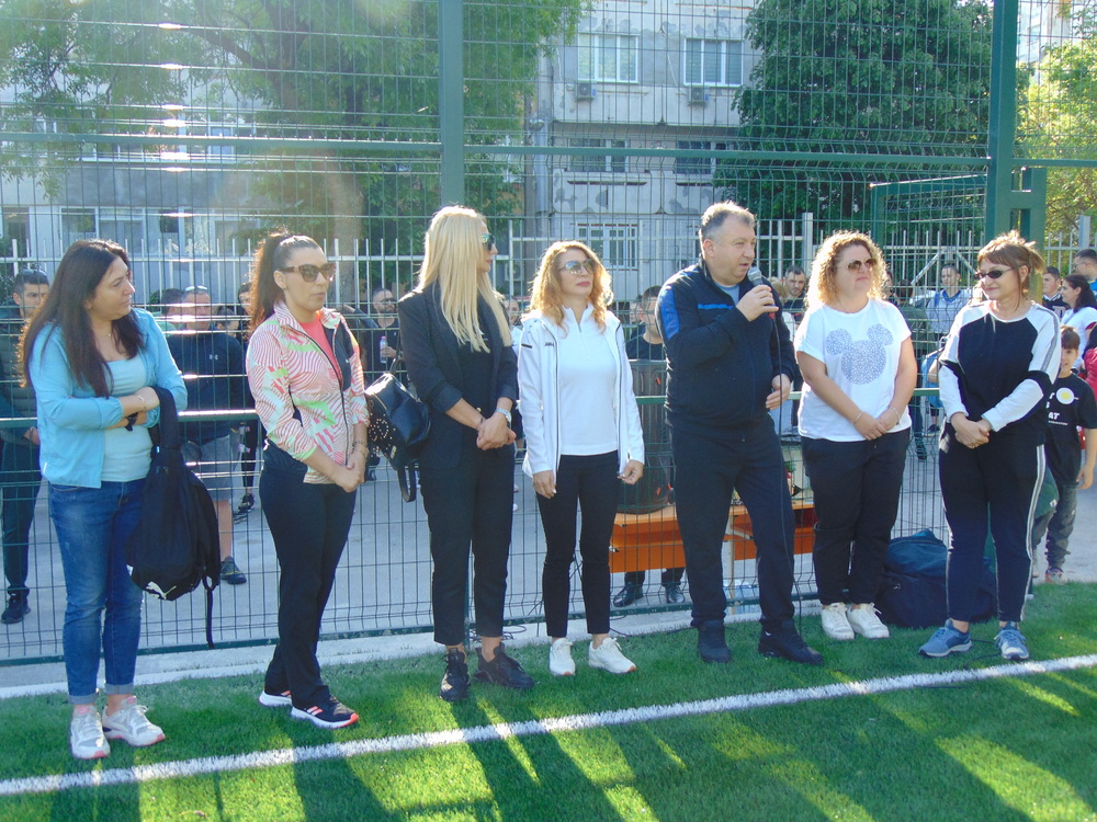 Община Шумен: Кметът проф. Христо Христов откри обновено игрище в училище „Сава Доброплодни“