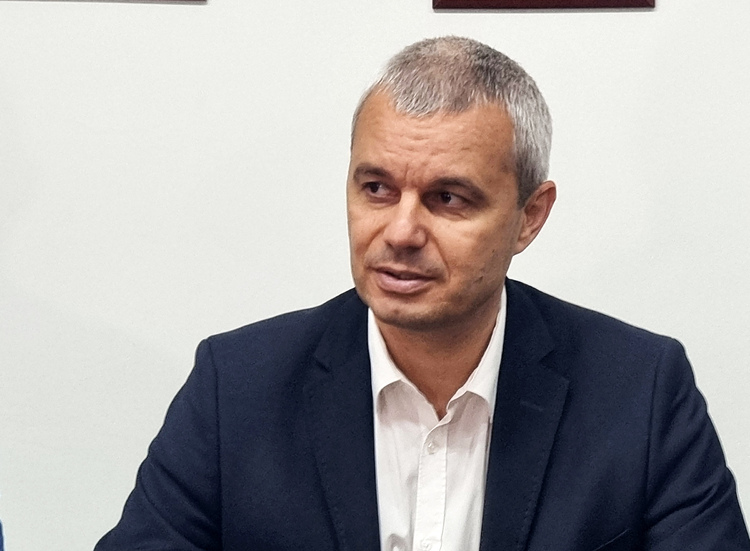 Председателят на „Възраждане“ Костадин Костадинов е водач на листата на партията във Варна за парламентарните избори