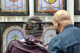 Ямбол - изложба - стъклени икони