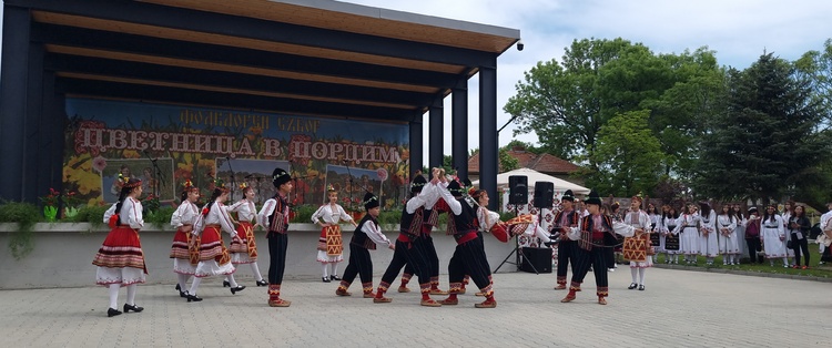 Пазители на българския фолклор и традиции се събраха на празника 