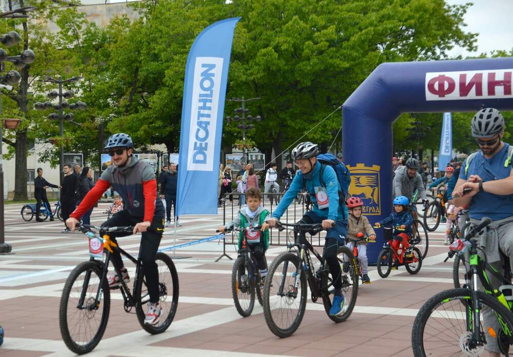 Кметът на Благоевград Методи Байкушев откри първия веломаратон за 2024 г., над 270 велосипедисти се включиха във велошествие "Благоевград на две колела"