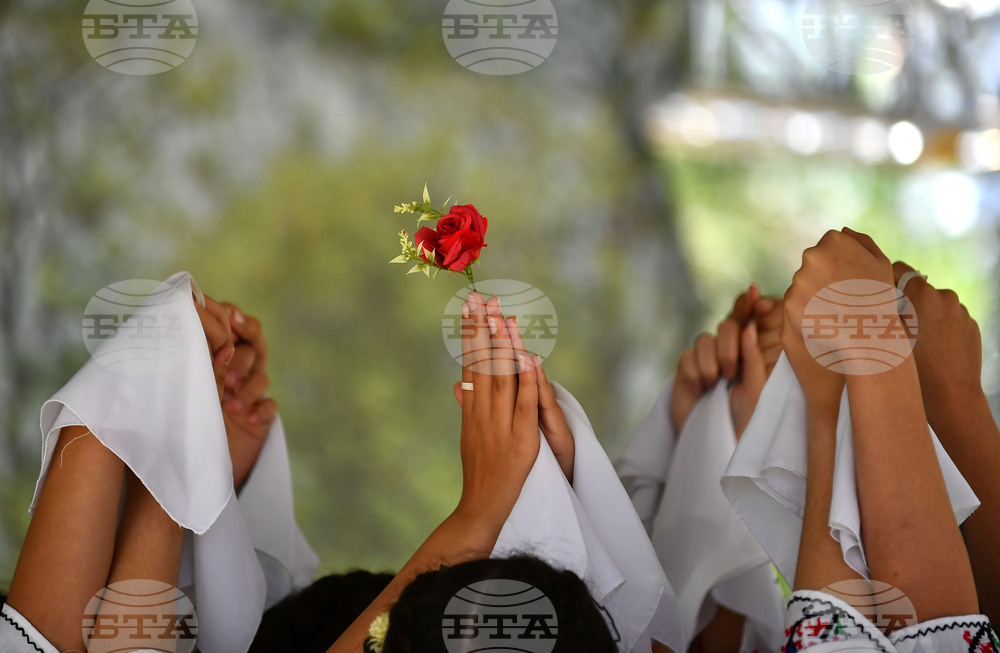 Село Беловец - фестивал „Божурите“