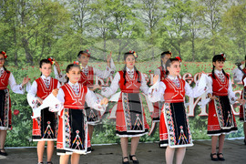 Село Беловец - фестивал „Божурите“