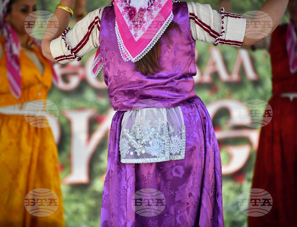 Село Беловец - фестивал „Божурите“