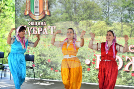 Село Беловец - фестивал „Божурите“