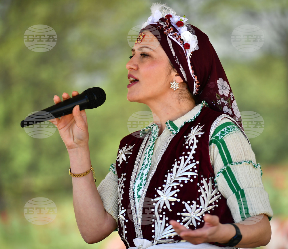 Село Беловец - фестивал „Божурите“