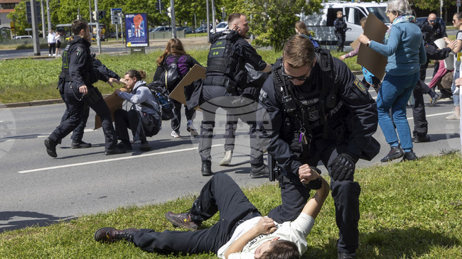 АПА: 42 членове на екоактивистката група "Последно поколение" са с повдигнати обвинения в Австрия