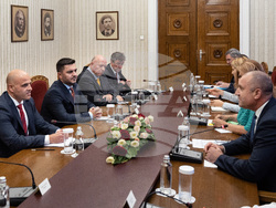 Доставките на електроенергия и съвместните проекти в областта на икономиката обсъдиха президентът Румен Радев и министър-председателя на РСМ Димитър Ковачевски