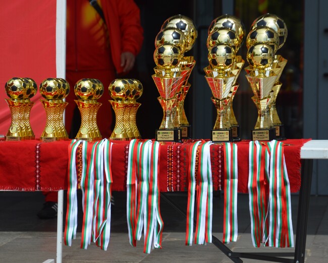 Благоевград посрещна футболни надежди от цяла България за „Пиринска бундеслига“, кметът Методи Байкушев награди част от победителите в оспорваните срещи